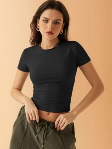 T-shirt court noir pour femme, à manches courtes, col rond, coupe ajustée, tricoté, couleur unie, décontracté, pour le printemps et l'été - Product Image 3