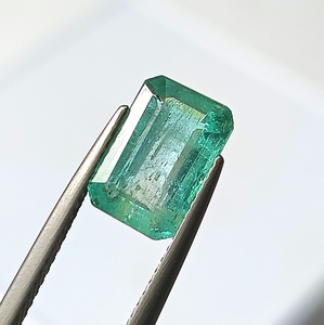 พลอยมรกตธรรมชาติสีเขียวไนจีเรียทรงเหลี่ยมเจียระไน 2.85 กะรัต พร้อมการเปลี่ยนสีสัน เหมาะสำหรับเครื่องประดับหรูหราระดับพรีเมียมหรือแหวน - Product Image 2