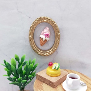 Adorable crème glacée à la fraise à l'échelle 1:12 avec nœud – Accessoires miniatures pour maison de poupée pour travaux manuels, designs variés, à partir de 14 ans - Product Image 2