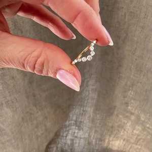Bagues empilables ondulées en diamant de laboratoire, alliances flottantes en chevron pour femme, or massif 10k 14k 18k, 0,35 ct, clarté VS+ - Product Image 2