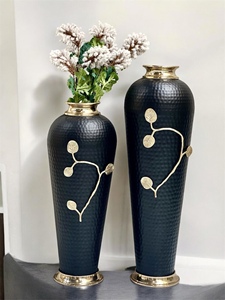 Jarrón de Piso de Aluminio Negro Moderno de Lujo, Diseño de Hojas Doradas, Hecho a Mano, Latón de Alta Calidad, Hierro Resistente al Óxido, para Bodas y Regalos de Inauguración - Product Image 3