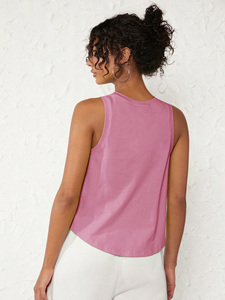 Débardeur rose haut de gamme à col montant pour femme, vierge, pour personnalisation par broderie ton sur ton, avec ourlet asymétrique, idéal pour le sport, coupe athlétique unie - Product Image 2