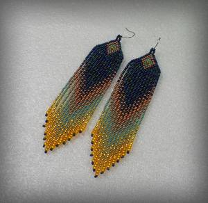 Boucles d'oreilles à pampilles perlées faites à la main avec un design dégradé de couleurs, bijoux de style moderne pour femmes, perlage personnalisée - Product Image 1