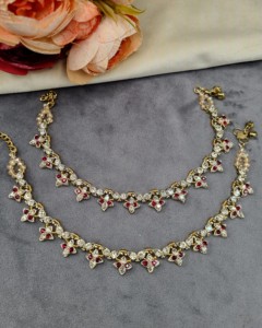 Paire de chevillères Payal ethniques délicates, florales et serties de pierres précieuses, légères, de créateur, style Ghungroo, pour la vente en gros, collections de bijoux de pied - Product Image 3