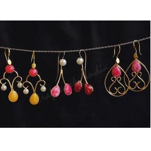 Boucles d'oreilles pendantes longues en pierre rouge de qualité supérieure, bijoux de créateur pour femmes, pour le bureau, les voyages et les occasions décontractées, en vente - Product Image 1