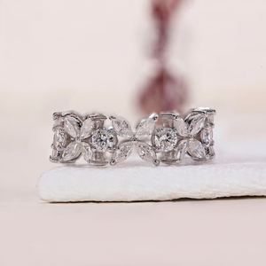 Anillo de Diamantes con Corte Marquesa y Redondo en Oro Blanco con Brillantes Piedras Laterales, Anillo de Compromiso Clásico para Novia, Regalo de Aniversario - Product Image 3