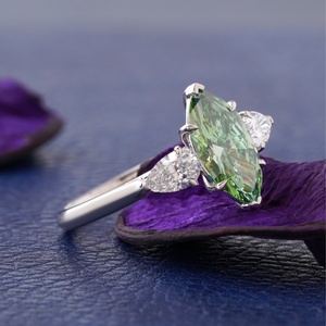 Anillo de Lujo Unisex con Diamante de Corte Pera Cultivado en Laboratorio, Chapado en Oro de 14K, Certificado por IGI, para Compromiso, Boda o Aniversario - Product Image 4