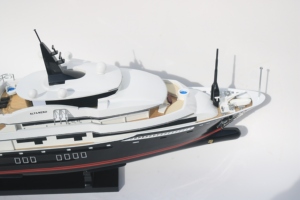 เรือยอชท์ไม้ Caymanian รุ่น ALFA NERO งานแฮนด์เมด สไตล์โมเดิร์น แบบตั้งโชว์ได้ - Product Image 3