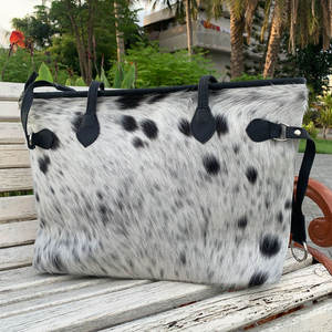 Sac en cuir véritable de vache, personnalisable en couleur et taille, avec logo gaufré, haute qualité, tissu de 80g, modèle uni teint, accessoires inclus. - Product Image 3