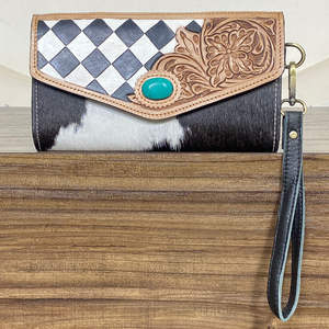 Portefeuille Western en cuir de vachette avec pierre turquoise, motif quadrillé en cuir ciselé à la main, pochette à poignet pour femme - Product Image 4