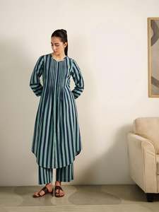 Robe midi rayée à manches trois quarts, col rond, coupe ample, décontractée, en tissu de coton tissé respirant, design plissé, poches - Product Image 3