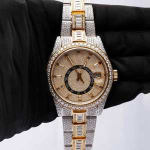 Reloj con Incrustaciones de Diamantes en Oro Rosa para Mujer |   Esfera Romana con Bisel de Diamantes |   Reloj de Lujo Glamuroso |   Regalo de aniversario para esposa - Product Image 5