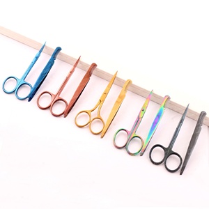 Pince à sourcils professionnelle en acier inoxydable personnalisée avec ciseaux à logo personnalisé à pointe inclinée pour enlever les cils des poils du visage - Product Image 4