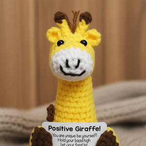 Caja de Regalo con Jirafa Tejida a Mano para Decoración de Escritorio y Adorno para Mochila Escolar, Regalo Personal Conmovedor para Amigos Mayores - Product Image 5