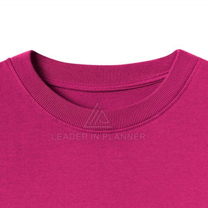 T-shirt tricoté rose uni surdimensionné pour homme à manches courtes, col rond, coupe classique, style uni teint - Product Image 3