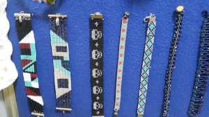 กำไลข้อมือลูกปัดทำมือ ลายหินสีดำเหลืองเงิน NOUSHAD HANDICRAFTS NH-689 รับรองโดย IGI จากอุตรพัฒนา - Product Image 6