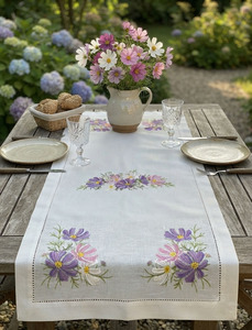 Chemin de table brodé vintage personnalisable, motif floral Cosmos coloré, en lin blanc, ourlet festonné, lavable, pour hôtel et décoration intérieure - Product Image 4