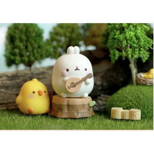 Figura de Juguete Coreana para Acampar con Guitarra Acústica Molang - Product Image 2