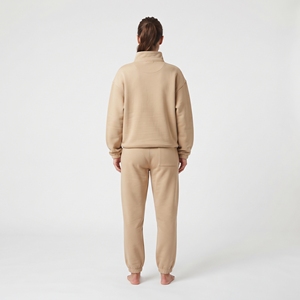 Conjunto de dos piezas para mujer: Sudadera de media cremallera de tejido grueso y joggers de pierna ancha. Ropa casual, streetwear y deportiva. Venta al por mayor. - Product Image 6