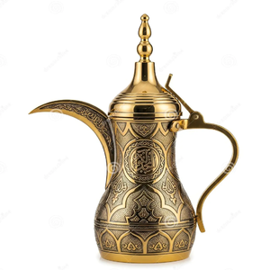 Majestuosa cafetera árabe dorada que combina un tapo metálico grabado y un cuerpo de vidrio transparente. Disponible a precio de mayorista - Product Image 6