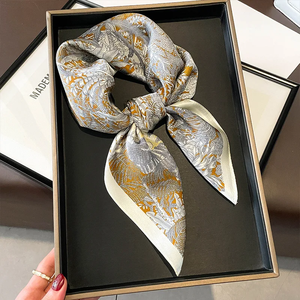 Foulard 100% Soie de Mûrier Imprimé Jungle Vintage, Gris Doré, à la texture soyeuse, carré, multifonctionnel, utilisable comme bandeau pour cheveux et accessoire de sac - Product Image 3