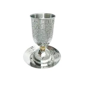 Juego de Copas Kiddush en Caja de Regalo, Copa de Vino de Metal Plateado Martillado con Posavasos, Copa de Vino Grabada con Corte Láser - Product Image 1