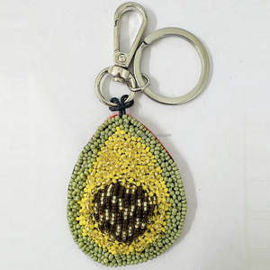 Porte-clés avocat perlé coloré breloque de fruits artisanale pour les amateurs de nourriture Funky perle de rocaille porte-clés cadeau pour les végétariens végétaliens - Product Image 1