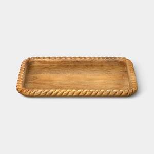 Plateau de service moderne en bois d'acacia marron de forme irrégulière avec logo personnalisé pour planches à fromage, buffets, fêtes, service hôtelier et cuisine - Product Image 3