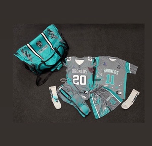 Ensemble d'uniformes de football américain personnalisés avec sac de sport pour l'équipe, maillot sublimé, pantalon, maillot d'entraînement, short et chaussettes - Product Image 1