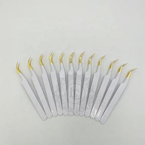 แหนบถอนขนตาสแตนเลสแบบโค้งผงสีขาวเคลือบด้วยปลายเพชรสีทองดีไซน์อย่างยั่งยืน - Product Image 6