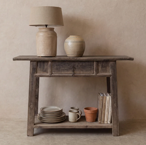 Mesa Consola Rústica de Madera Maciza con Estante de Almacenamiento, Base con Patas, Acabado Antiguo, Hecha a Mano, Ecológica, Mueble para Sala de Estar o Entrada - Product Image 1