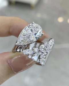 Anillo de Diamante Cultivado en Laboratorio con Corte de Pera, Chapado en Oro Blanco, Anillo de Moissanita para Novia, Joyería con Forma de Pera Ovalada, Regalo - Product Image 1