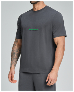 เสื้อยืดคอตตอนทรงปกติสำหรับผู้ชายของ Naimat Abbas Industries พร้อมลายพิมพ์โลโก้ด้านหน้า คอกลม แขนสั้น เนื้อผ้าเจอร์ซีย์ ระบายอากาศได้ดี - Product Image 2