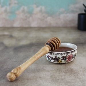 Cuillère à miel artisanale en bois d'olivier : Décoration de cuisine de Jérusalem - Product Image 3