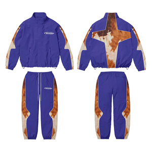 Ensemble de survêtement vintage personnalisé à motif vache pour homme, streetwear, veste coupe-vent violette et pantalon de survêtement, ensemble deux pièces, vente en gros d'usine OEM - Product Image 1