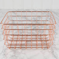 Panier suspendu en fil métallique durable et moderne pour la cuisine et le rangement domestique, idéal pour l'agencement saisonnier