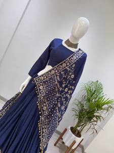 Conjunto de Lehenga Tradicional Indio-Pakistaní Azul Marino para Mujer, con Bordado Dorado, Dupatta, Largo hasta el Suelo, de Algodón con Estampado Digital - Product Image 3