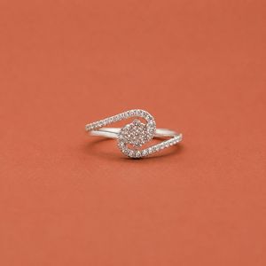 Anillo de compromiso de lujo con diamante moissanita redondo y engaste de plata S925 para mujer - Product Image 1