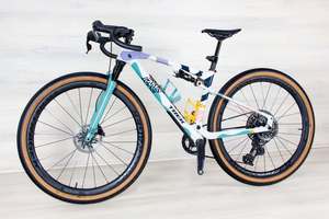 Bicicleta de Gravel TrekS SL 7 AXS 2026 con Frenos de Disco, Horquilla de Carbono, Cuadro de Acero al Carbono, 27 Velocidades y Llantas de Fibra de Carbono - Product Image 4