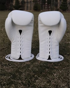 Guantes de Boxeo Profesionales para Alto Rendimiento Deportivo, Guantes Personalizados para Entrenamiento de Boxeo con Soporte para Muñeca y Cierre de Cordones - Product Image 2