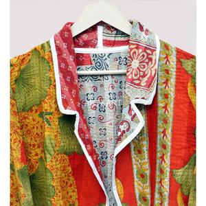 Chaqueta de Algodón Acolchada Ecológica Tejida Kantha Vintage para Mujer, con Cuello en V Floral, Ribete en Contraste y Bolsillos, Estilo Blazer - Product Image 6