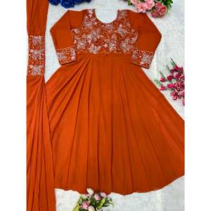 Vestido de Noche de Diseñador, Elegante Vestido Anarkali con Bordado para Fiestas - Product Image 1