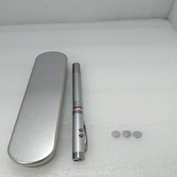 Penna Multifunzione Professionale 5 in 1 con Puntatore Laser, Torcia LED, Antenna Estensibile e Strumento di Raccolta Magnetico