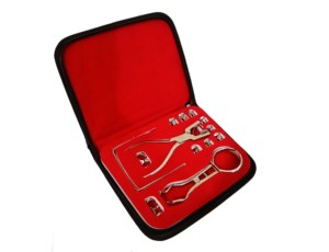 Kit de Digue Dentaire en Caoutchouc de Haute Qualité – Système Complet d'Isolation Dentaire avec Pince à Digue, Cadre et Forceps - Product Image 1