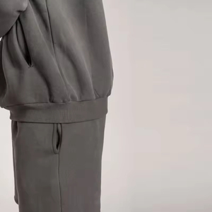 Conjunto de Sudadera con Capucha y Pantalones Cortos Personalizados para Hombre, 100% Algodón, Traje Deportivo de Felpa con Diseño y Logotipo Personalizados - Product Image 4