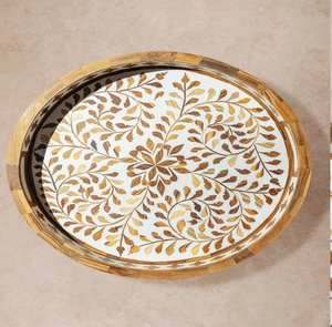Plateau rond artisanal en os noir avec incrustations, motif chevron et côtés rayés, disponible à prix de gros. - Product Image 6