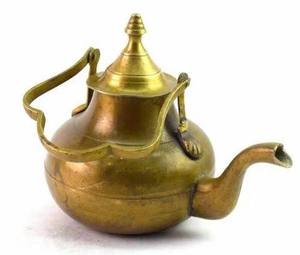 Bouilloire à thé vintage en laiton avec couvercle et poignée, pot à eau en métal, objet décoratif de cuisine - Product Image 1