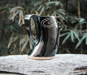 Mug en corne de buffle, artisanal, rustique, design classique traditionnel, finition lisse, motif unique. - Product Image 5