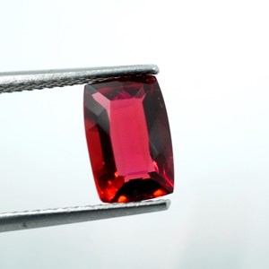 พลอยมรกตปลูกในห้องปฏิบัติการสีแดง: เบาะตัด1.65 CT, 9x6x4MM - Product Image 3