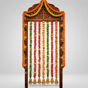 Guirlande de fleurs de marigold pour décorer le cadre de porte avec un rideau suspendu perlé coloré et des clochettes dorées pour Diwali et les mariages - Product Image 1